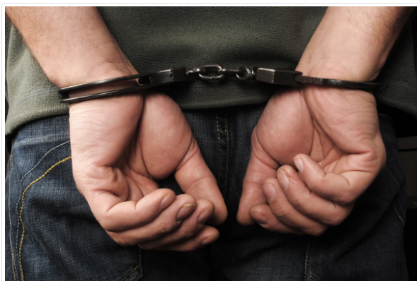 القاء القبض على شخص طعن شقيقه في اربد 