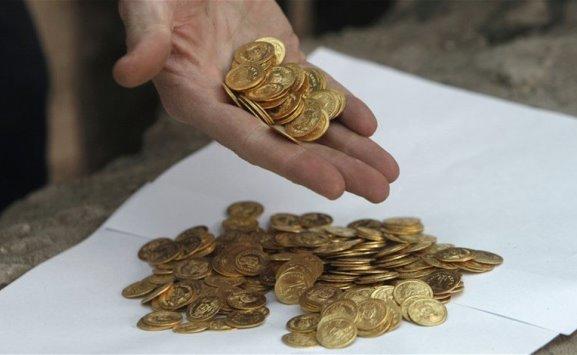 هندي يعثر على كنز ثمين بعد فوزه بجائزة اليانصيب