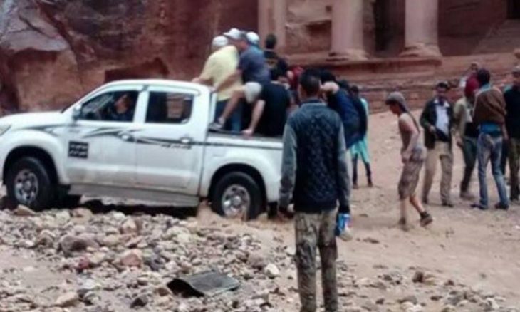 الارصاد الجوية تحذر من هطول الامطار شرق المملكة وتدعو اهالي المفرق والرويشد بالابتعاد عن مجاري السيول 