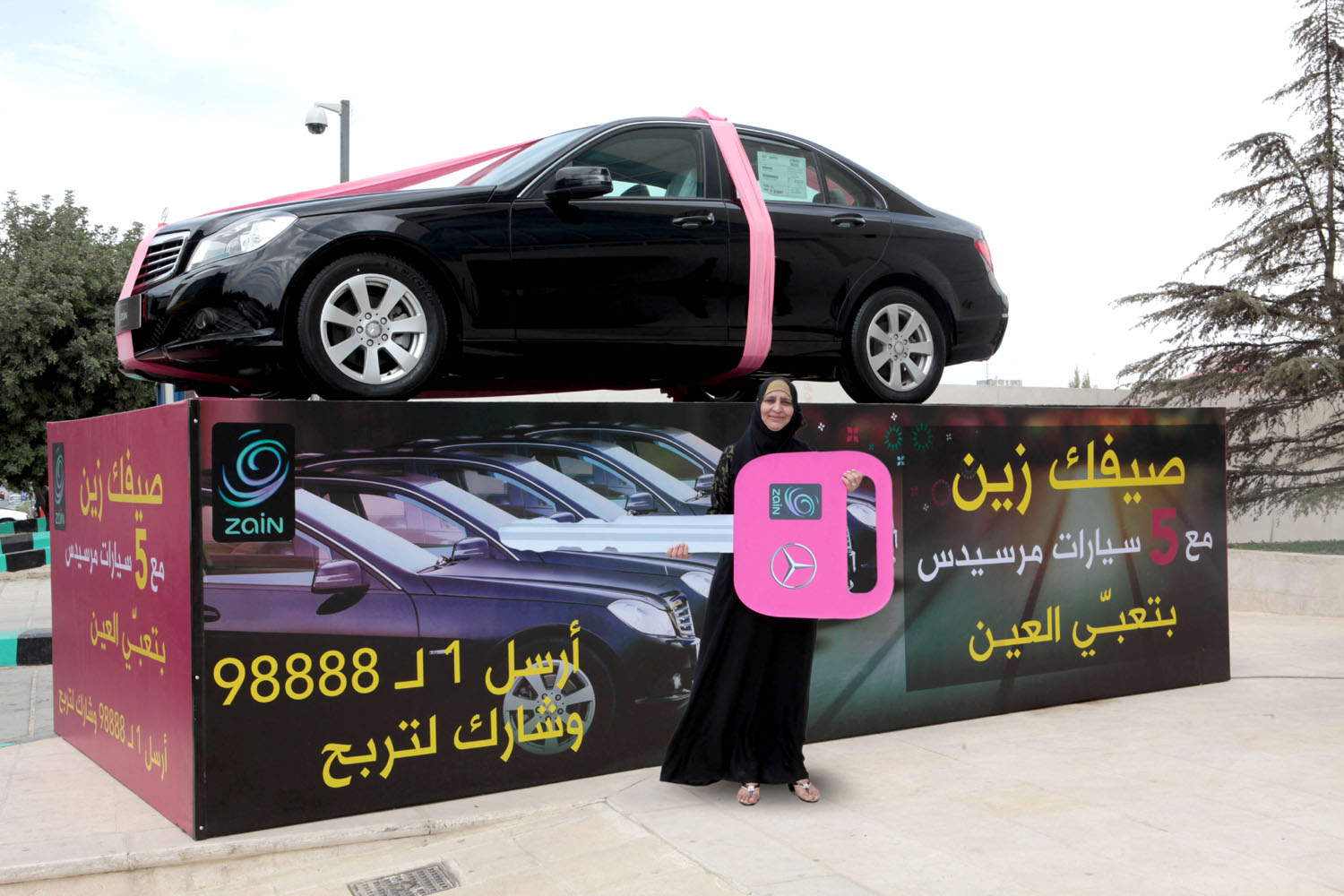 زين تختتم مسابقة صيفك زين بتسليم  سيارات مرسيدسC180 لثلاثة فائزين جدد 