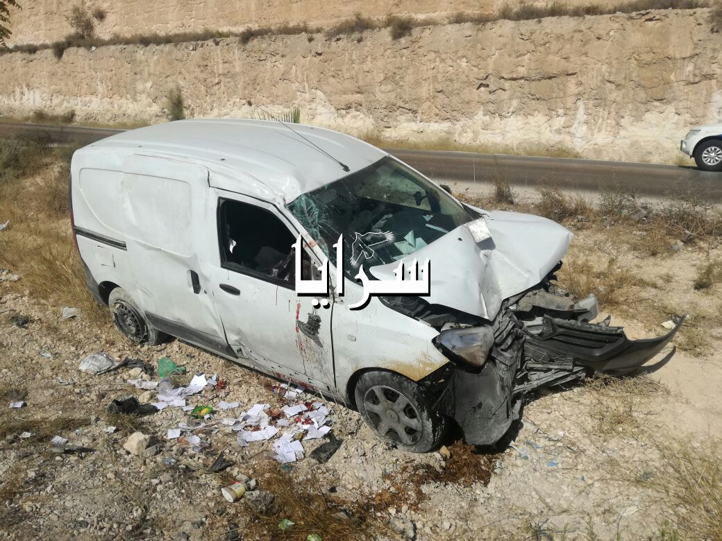 بالصور  ..  وفاة شخص اثر حادث تدهور مركبة على طريق اربد عمان 