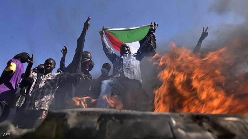  بالتزامن مع احتجاجات السودان ..  قطع شبكات الاتصال الداخلية 