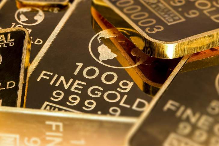 الذهب يرتفع قرب 1900 دولاراً للأوقية عند أعلى مستوى في أسبوع