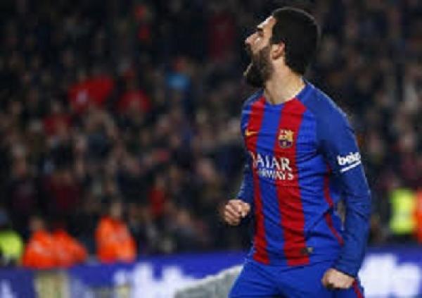 محكمة تركية تقضي بحبس توران لاعب برشلونة بسبب شجار في ملهى ليلي
