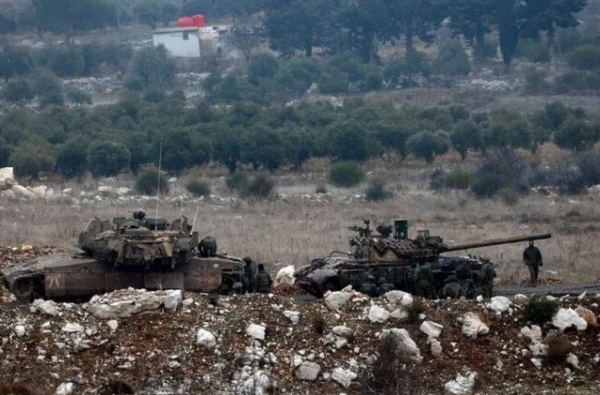 قوات إسرائيلية تغلق طريقًا في القنيطرة وتحقق مع المارة