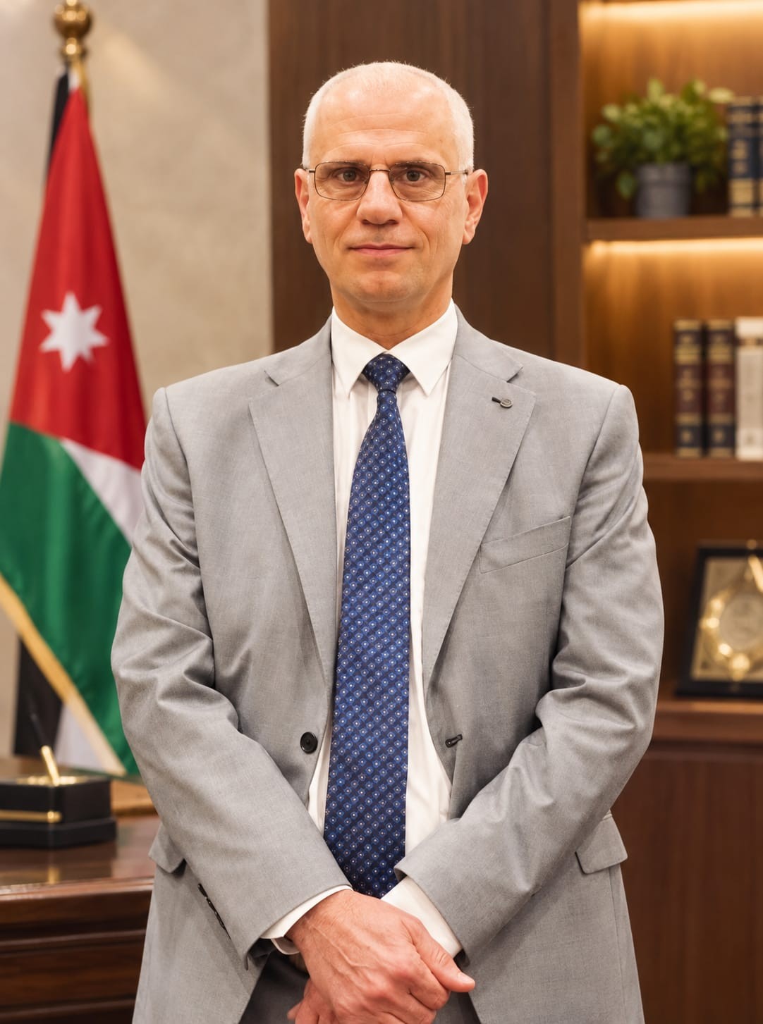  الدكتور إيهاب الشقيرات يهنئ محمد حسين الفقيه «أبو يزن» بمناسبة انتهاء مسيرته المهنية  