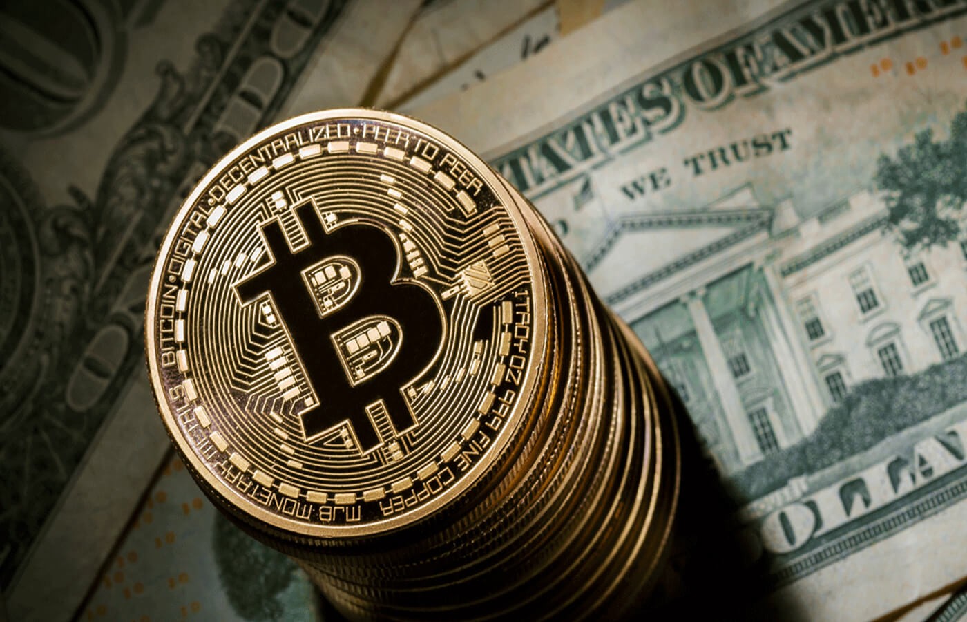 العملات المشفرة تتراجع مع ترقب محضر الفيدرالي وتوقعات بصعود البيتكوين 30%