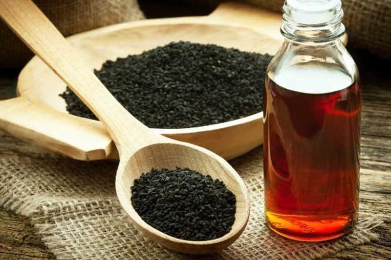 فوائد الحبة السوداء مع العسل ..  أداة علاجية قيّمة
