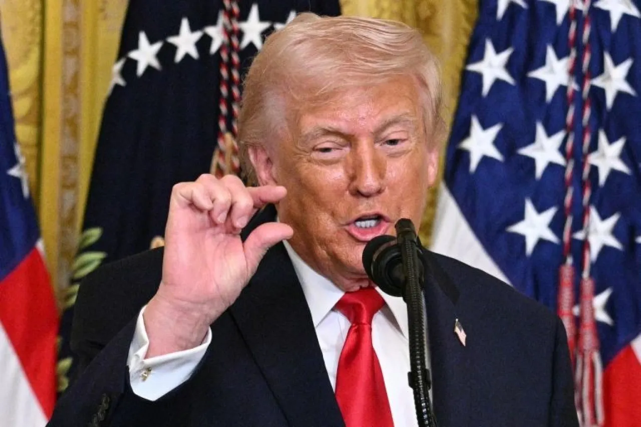 ترمب: دمرنا إيران وعلى السفن التحلي بالشجاعة وعبور مضيق هرمز