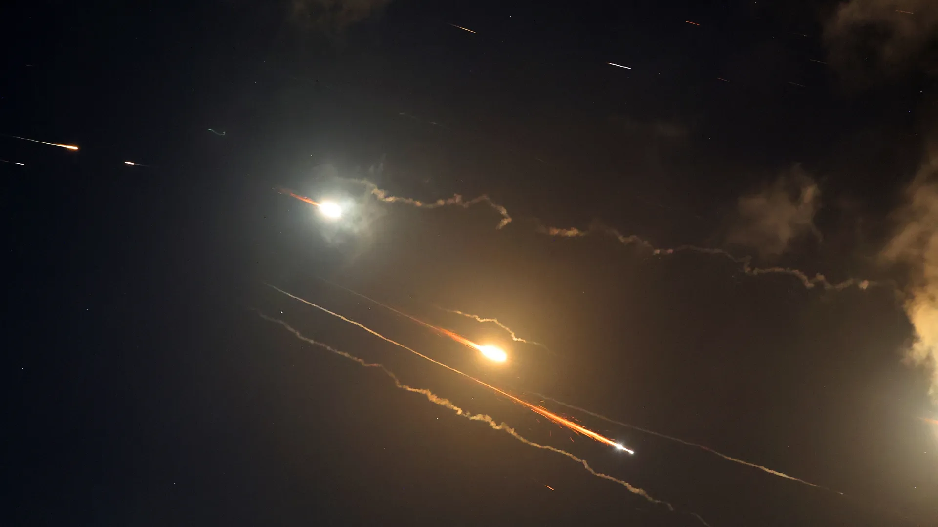 التلفزيون الإيراني: بدء موجة جديدة من الصواريخ نحو الأراضي المحتلة