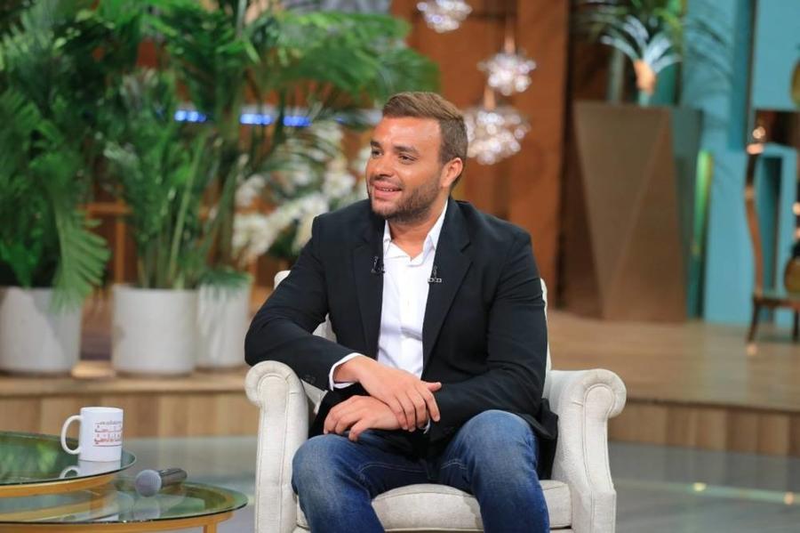 بالصور ..  رامي صبري ينشر أول صورة لطفليه التوأمين