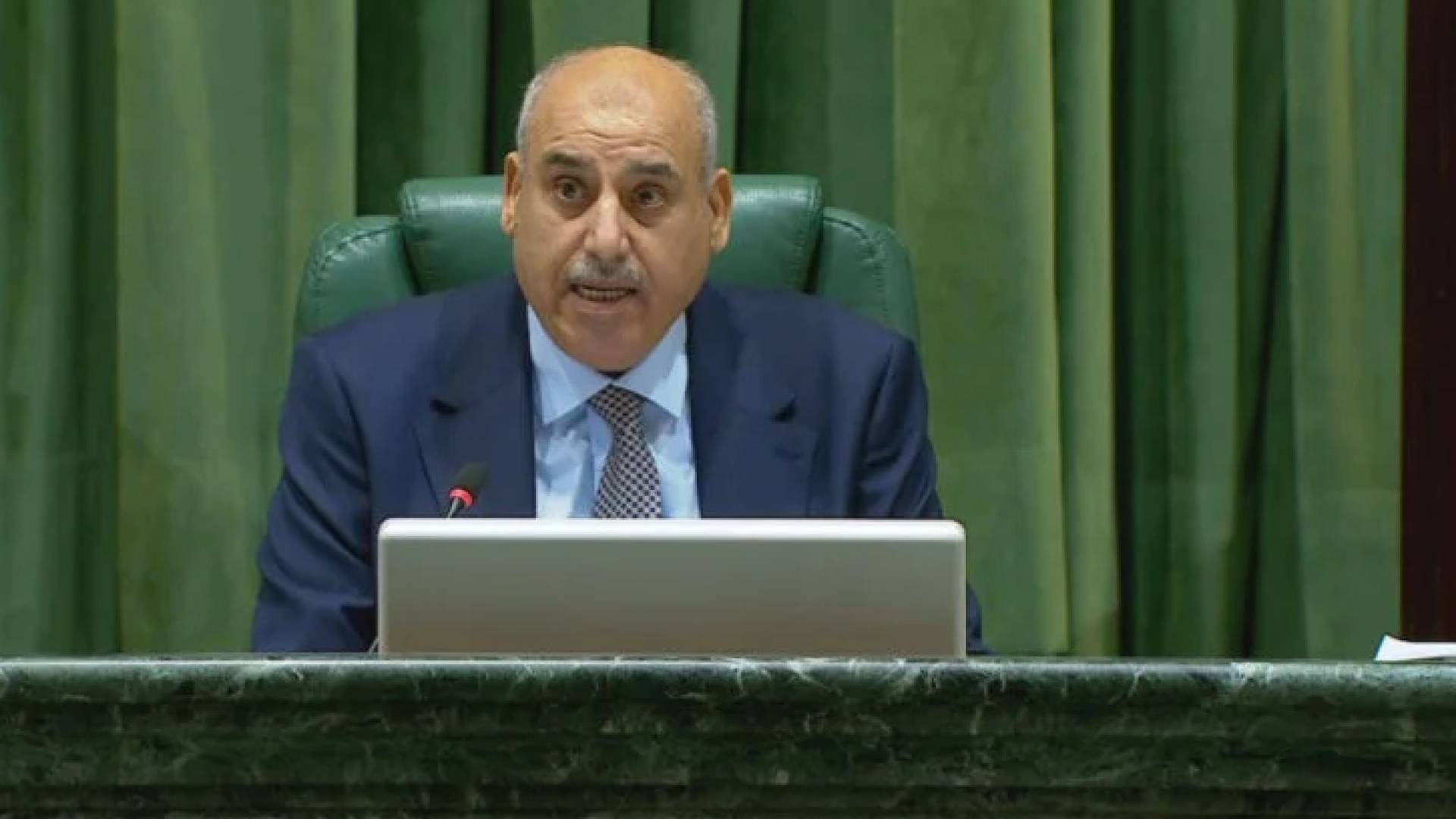 القاضي يحذر النواب: الالتزام بالحضور شرط لاستكمال مناقشة قانون الكاتب العدل