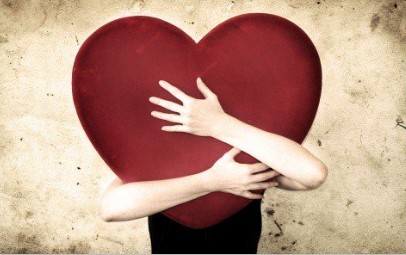أحببت إحدى قريباتي وأود خطبتها لكني ما زلت أدرس ..  أرشدوني