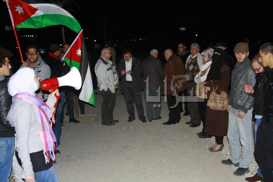 بالصور  ..  إعتصام بساحة الكالوتي رفضاً للإعتداء المتكرر على الأقصى