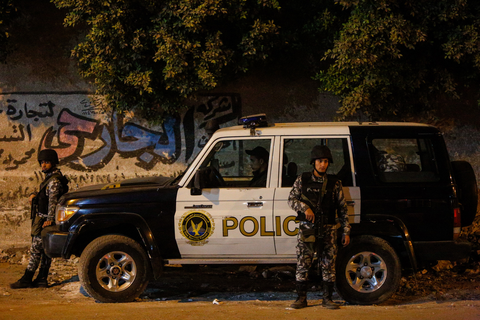 شاب في مصر يتوفى بعد زفافه ب10 أيام دون الاقتراب من عروسه لعلة مجهولة ..  والأخيرة ترفض دفنه