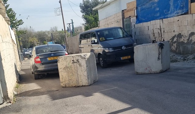 الاحتلال يغلق حيين فلسطينيين في اللد