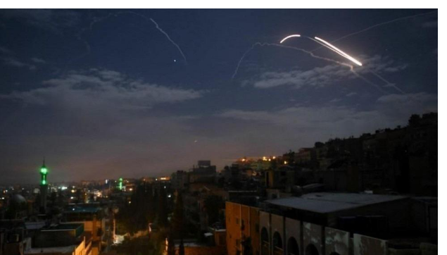 إعلام عبري: 5 إصابات بسقوط صاروخ في حيفا