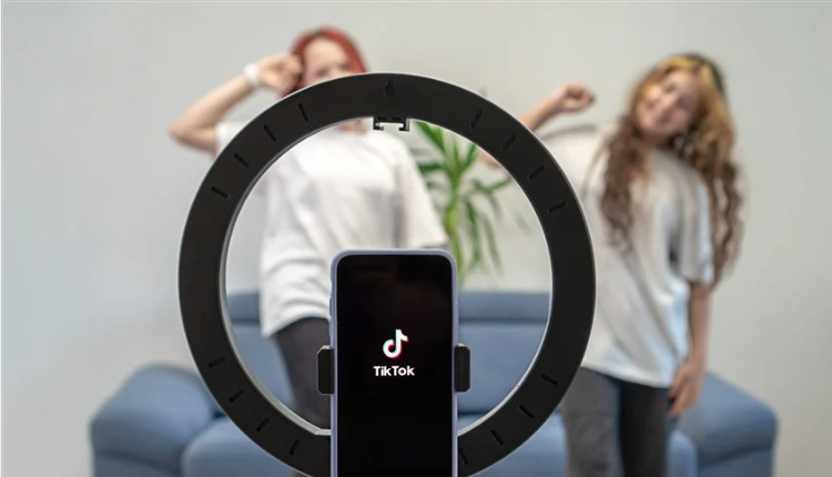تيك توك يرضخ لتسوية قضائية تاريخية لحماية الأطفال