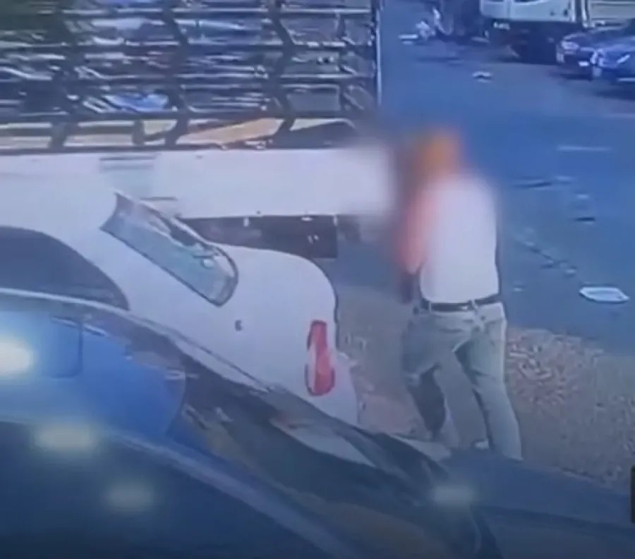 سيدة تحطم مركبات الجيران وتهدد بالاعتداء على أطفالهم  ..  هذا ما حدث في عمّان