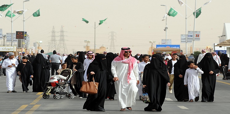 دعوة للزواج بالثانية تُثير السعوديات وتفتح شهية المؤيّدين للتعدد