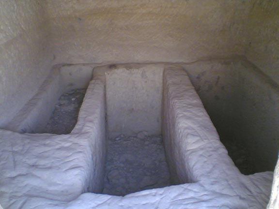 أمريكي ينبش قبر والده ليتناقش مع جثته !! 