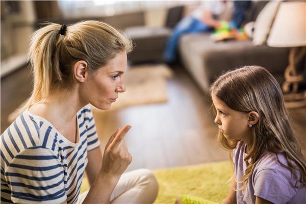 خبير اجتماعي ..  نصائح تساعدك على تعديل سلوك الطفل العنيد