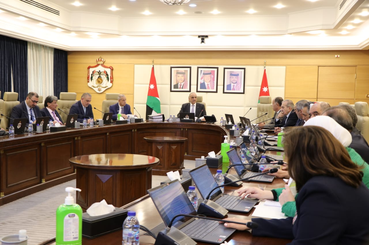 الحكومة: توجه لضبط أسعار السِّلع ومنع المغالاة