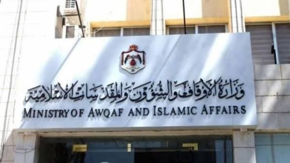 خريجو الدفعة الثانية من الدبلوم المتقدم بالفقه الشافعي يطالبون بصرف الزيادة المالية المستحقة منذ عامين