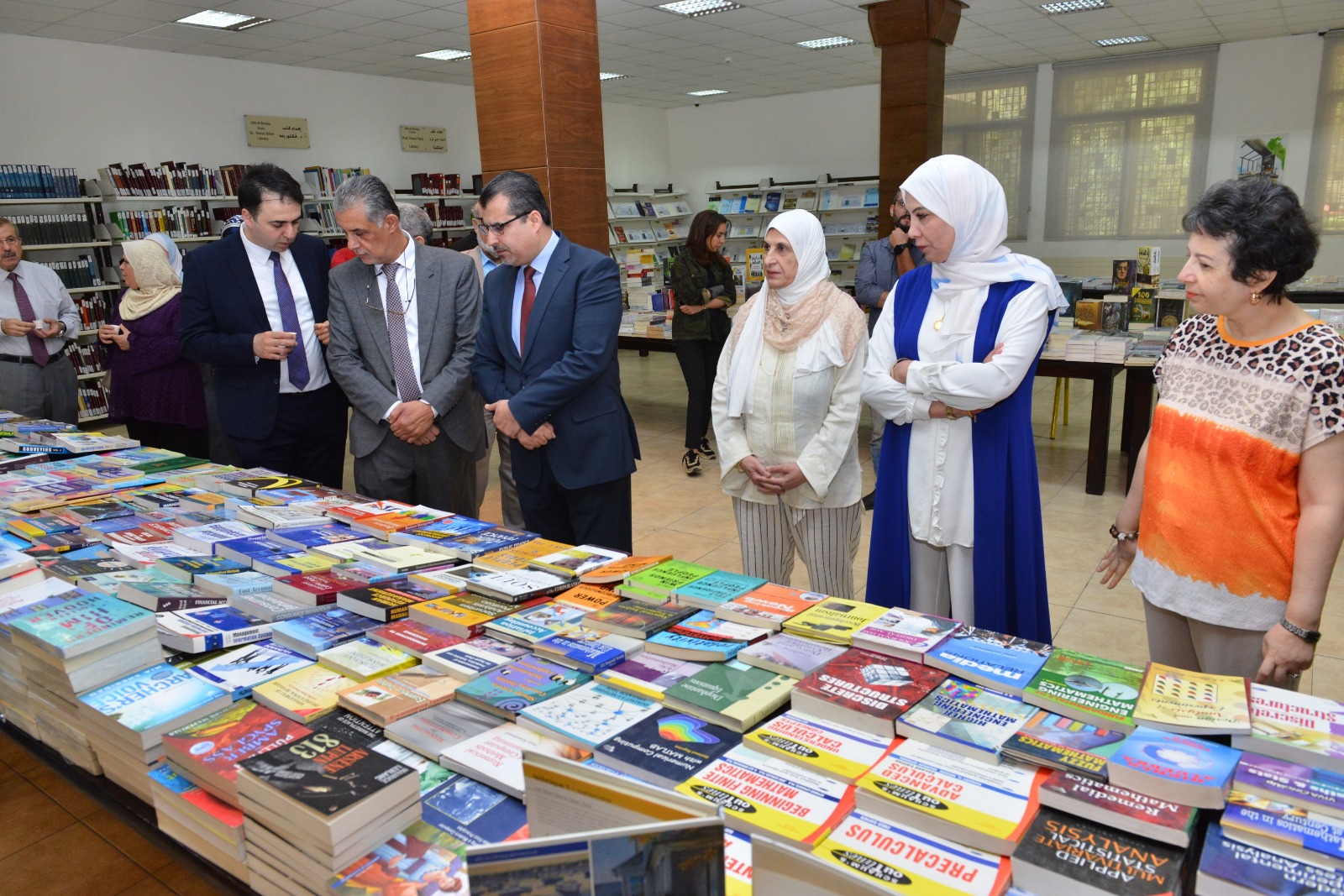 جامعة البترا تفتتح معرض الكتاب السادس بالتزامن مع احتفالات عيد الاستقلال