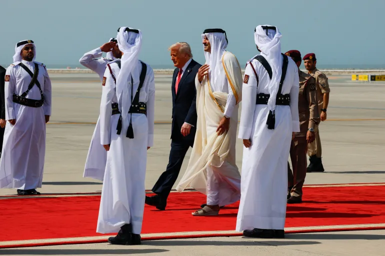  أمير قطر يستقبل ترامب بمستهل زيارته للدوحة 