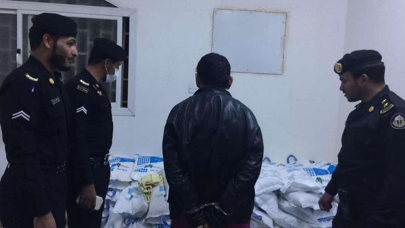 ضبط مصنع للخمور يحوي طلاسم في تبوك