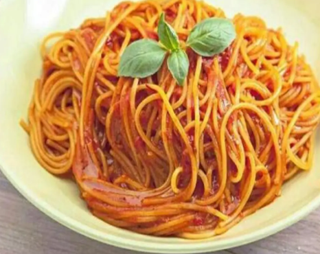 "معكرونة باللحمة" تُدخل 17 عاملاً مصرياً المستشفى