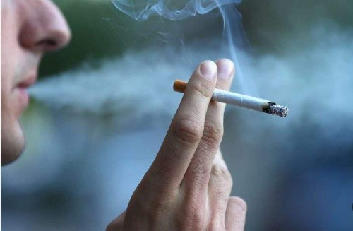 تفسير حلم التدخين في المنام وعلاقته بالمشاكل وارتكاب المعاصي 