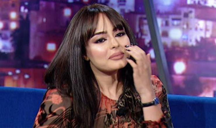 فنانة عربية تعلن حملها 'دون زواج' وتطلب من الناس الرأفة