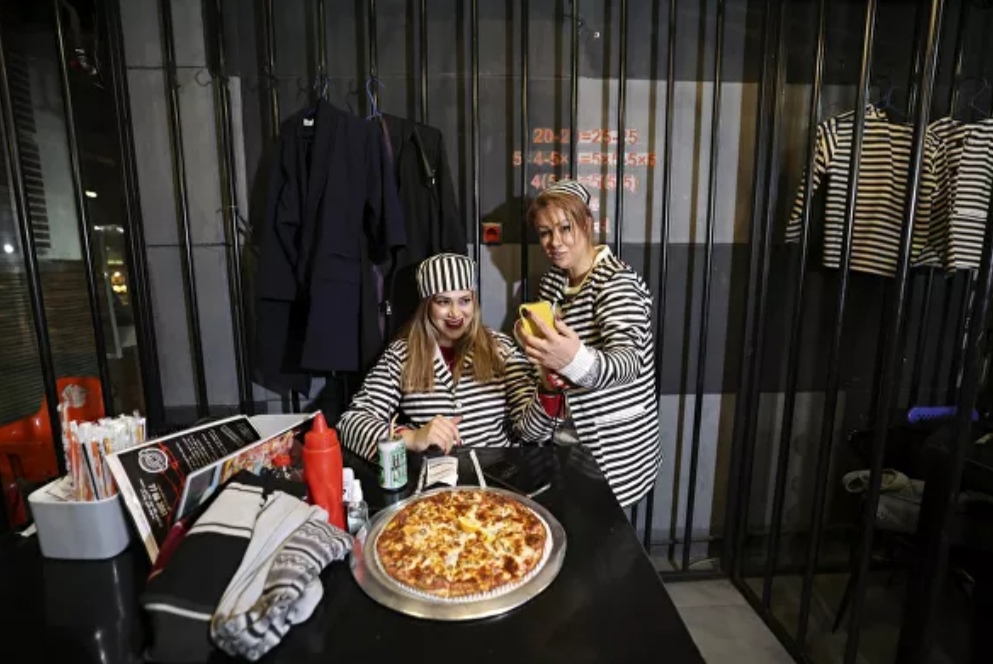 مطعم - سجن "الزنزانة رقم 16" في إيران