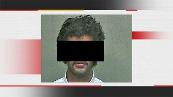 القبض على 3 طلاب سعوديين بتهمة اغتصاب شاب في أمريكا (صور)
