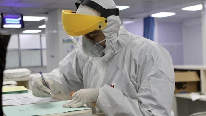  عضو اللجنة الوطنية للأوبئة يبين مضاعفات لقاحات فيروس كورونا 