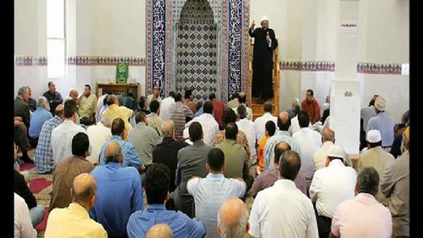 حكم من تكلم أثناء خطبة الجمعة