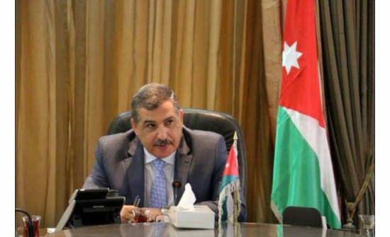 وزير العمل يطمئن على حالة عامل وافد