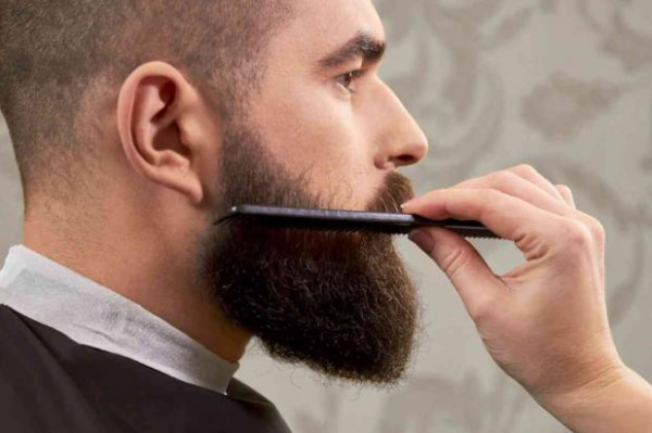 أسباب ظهور قشرة اللحية وطرق علاجها