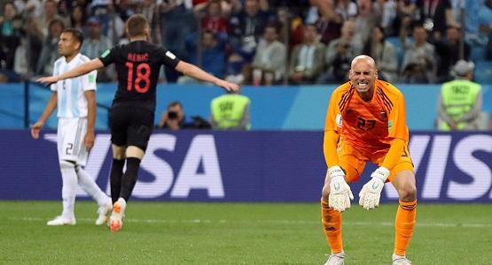 حارس الأرجنتين يطالب بعدم تهديد عائلته 