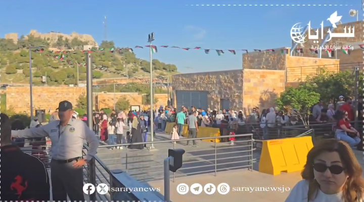 بالفيديو ..  ازدحام في تلفريك عجلون و اكثر من 4 آلاف زائر ..  وشركة لتنظيم الدور قريباً