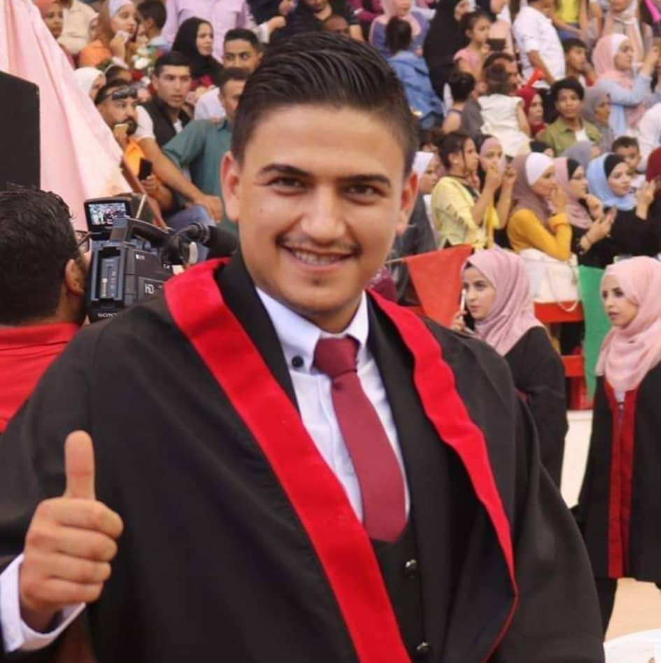 علاء المدادحه الف مبروك التخرج