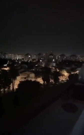بالفيديو  ..  لحظة سقوط صاروخ من غزة على مستوطنة "سديروت"