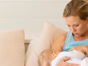 ما العلاقة بين الرضاعة الطبيعية والصحة العقلية للأم؟