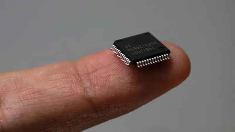 الصين تسعى لبناء "ASML صينية" لكسر القيود الأميركية على صناعة الرقائق