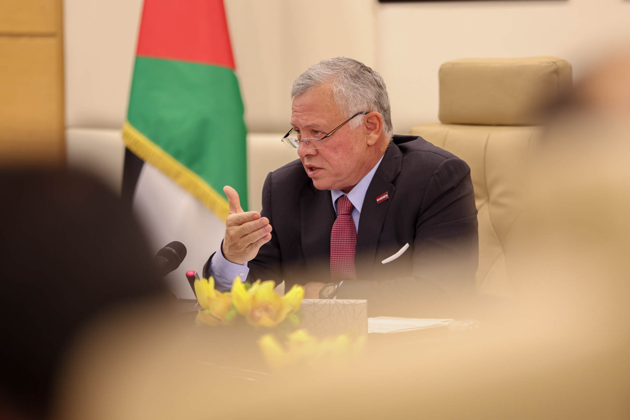 الملك: المسؤول الذي ليس بحجم المسؤولية عليه أن ينسحب