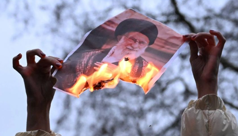  ترمب يقول إنه والجيش الأميركي يدرسان "خيارات قوية" بشأن إيران