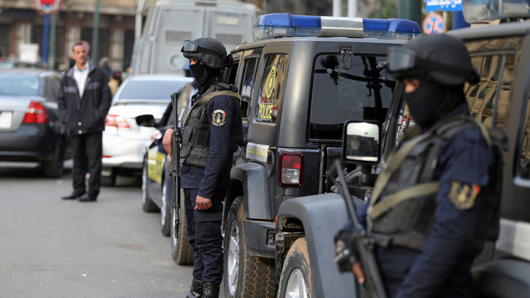 شاب يقتل والده "المقعد" طعنا في مصر