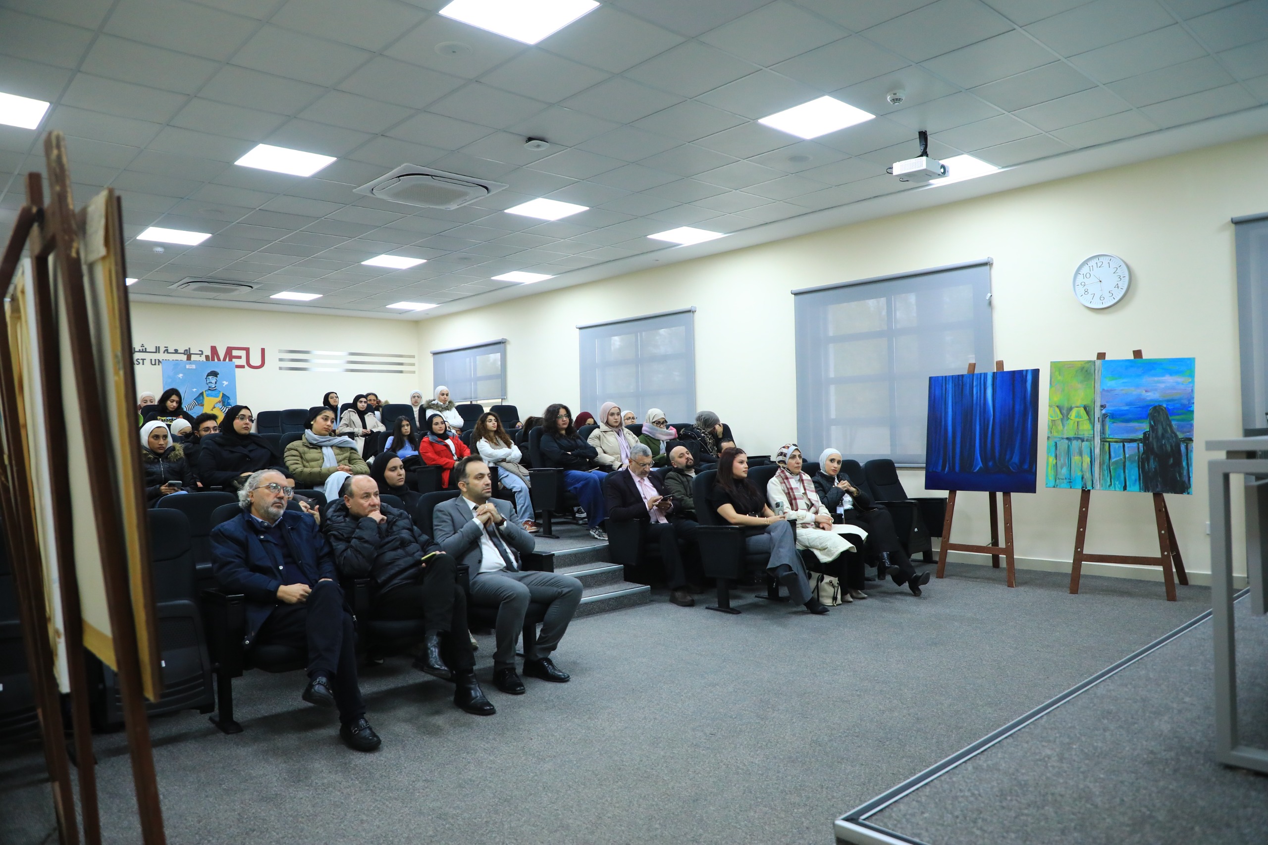 لقاء يجمع طلبة "الشرق الأوسط" بمدير المتحف الوطني الأردني للفنون